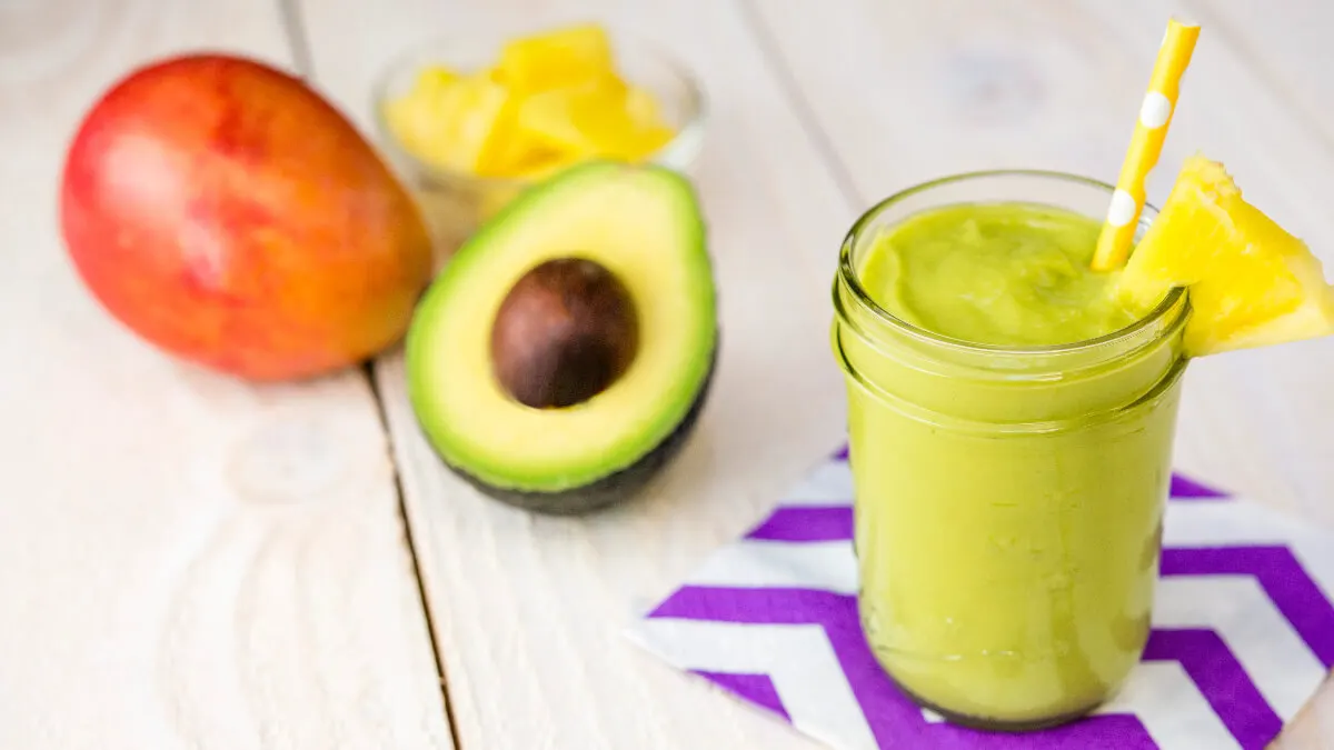 Batido de mango y aguacate.