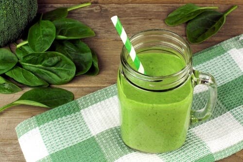 Zumos y batidos verdes para el desayuno