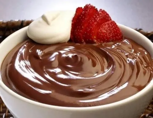 Pudin de chocolate.