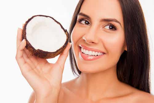 Beneficios-del-aceite-de-coco-para-la salud-dental