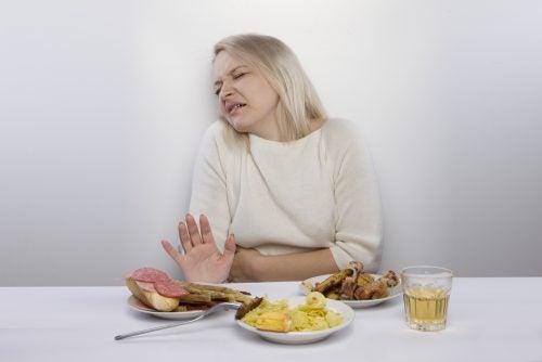 mujer con gastritis