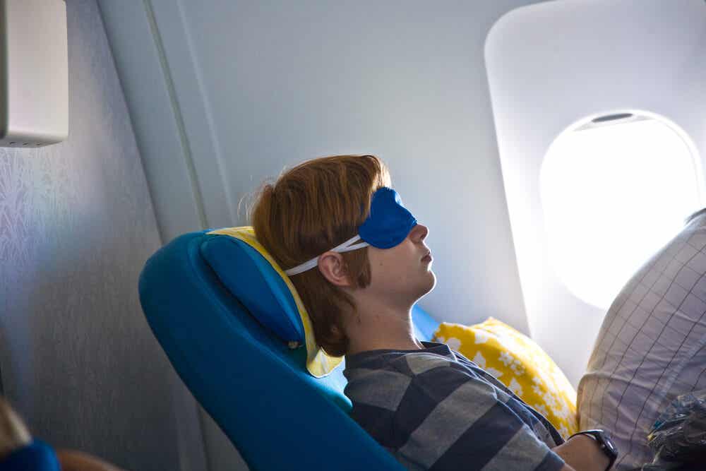 Trucos para aquellos que no pueden quedarse dormidos en un avión: inclina tu asiento al máximo