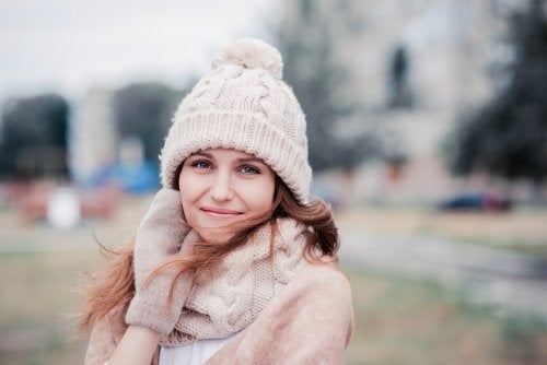 Mujer con ropa de invierno