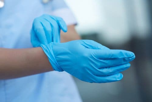 usar-guantes-de-latex-para-curar-heridas