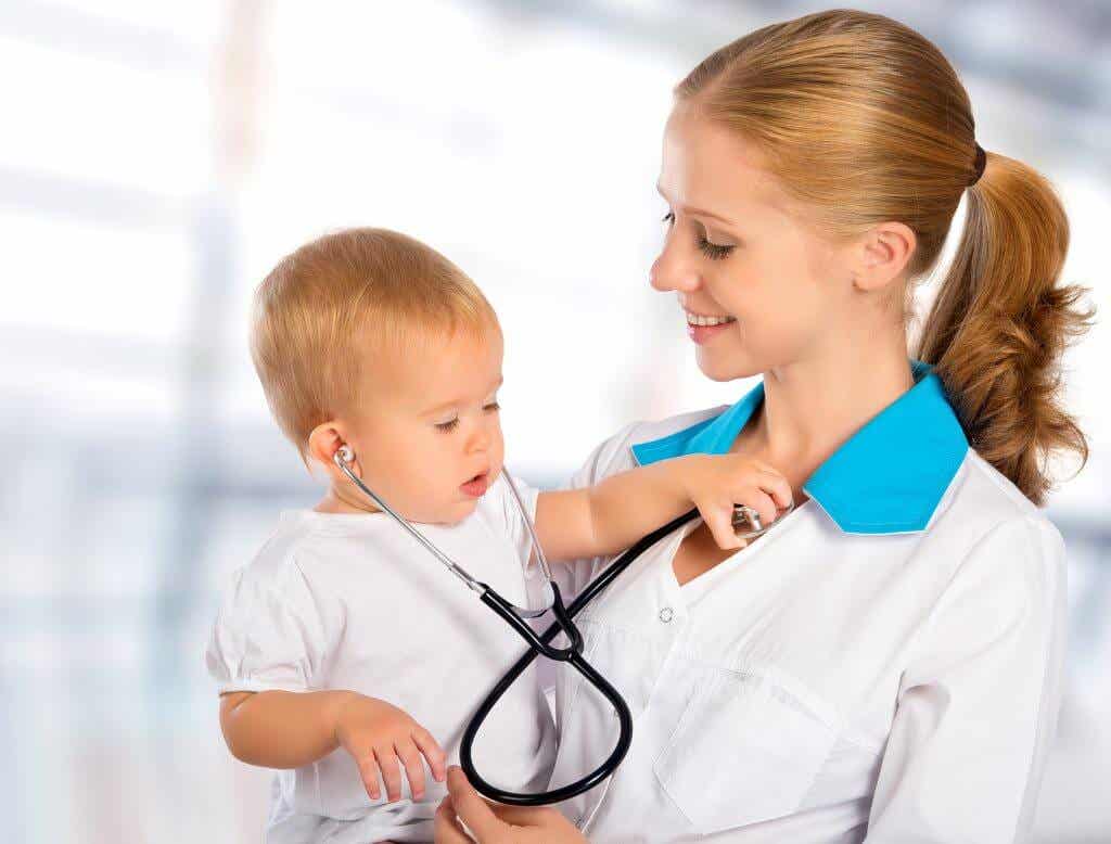 la-evaluacion-del-pediatra-nos-permite-asegurarnos-de-que-el-bebe-esta-bien