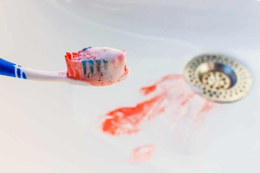 Cepillo de dientes con sangre.