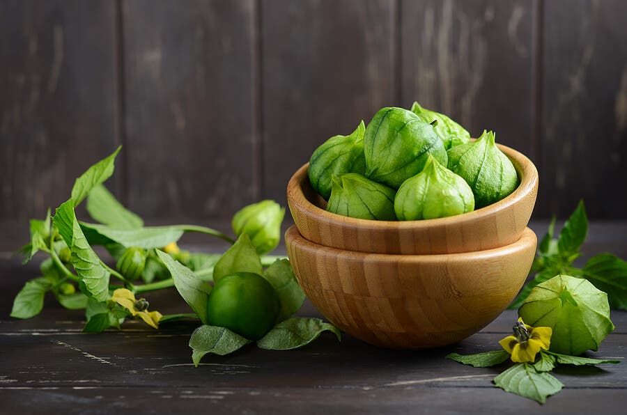 Cuenco con tomatillos