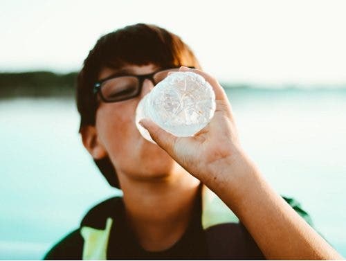 El agua es un componente esencial para estimular la energía corporal