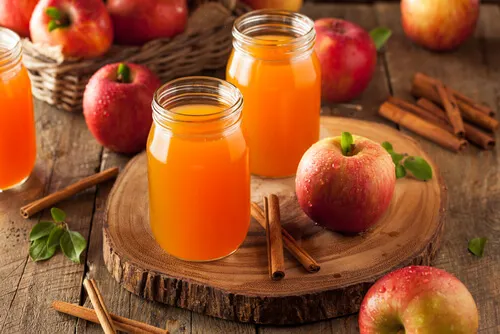 Jugo de manzana con canela