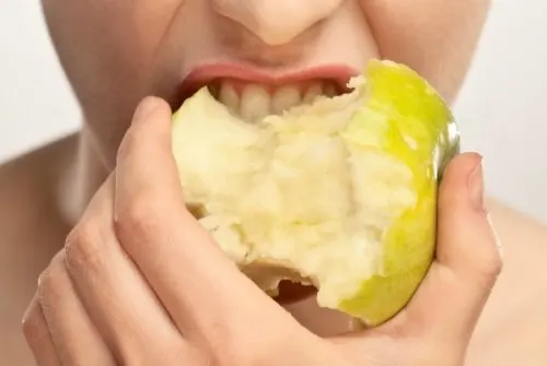 Comer manzana
