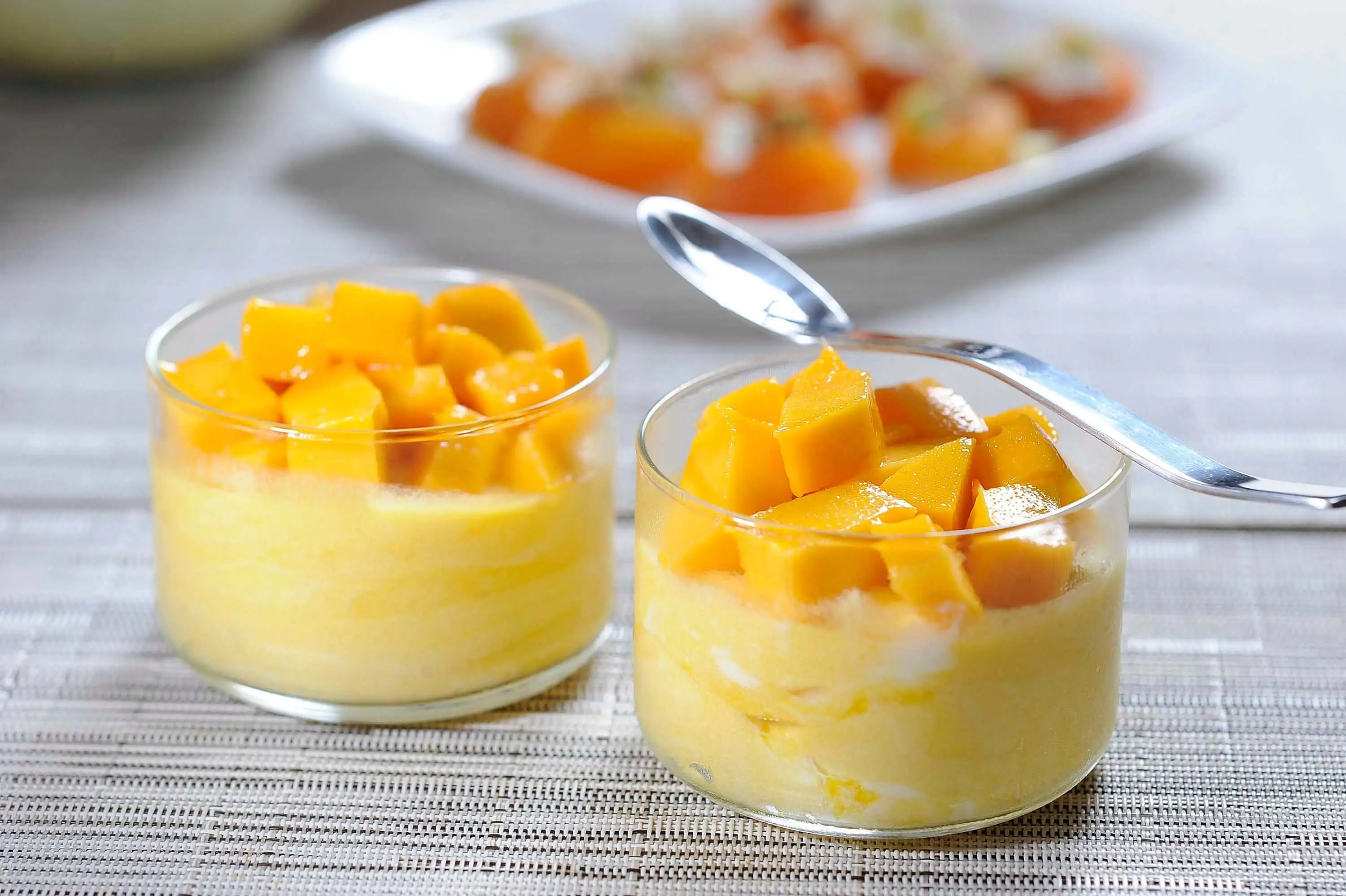 Mousse de plátano con mango