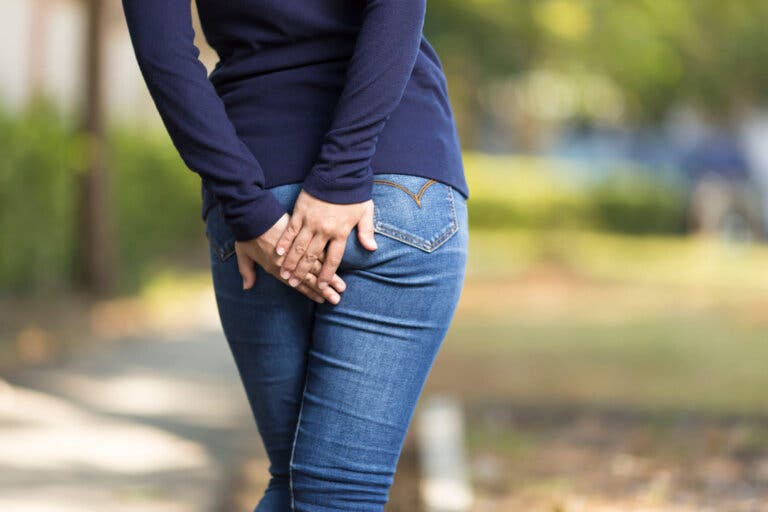 ¿Por qué me aparecen granos en las nalgas?