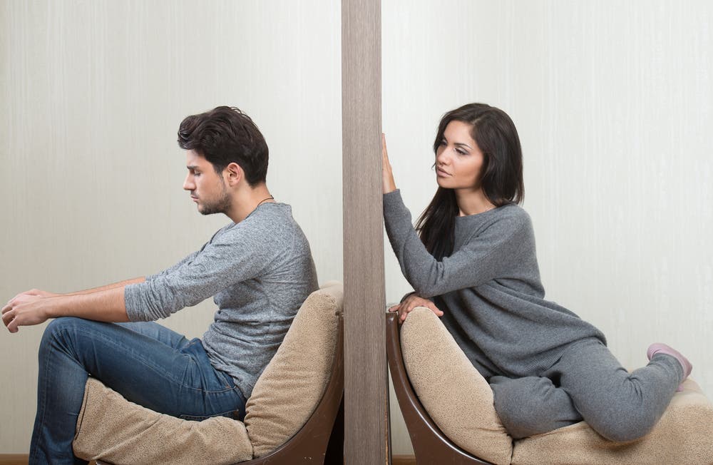 mujer-insistiendo-relacion