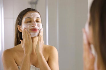 4 mascarillas para relajar los ojos y eliminar las ojeras
