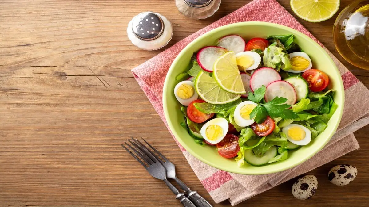 Ensaladas nutritivas con huevo.