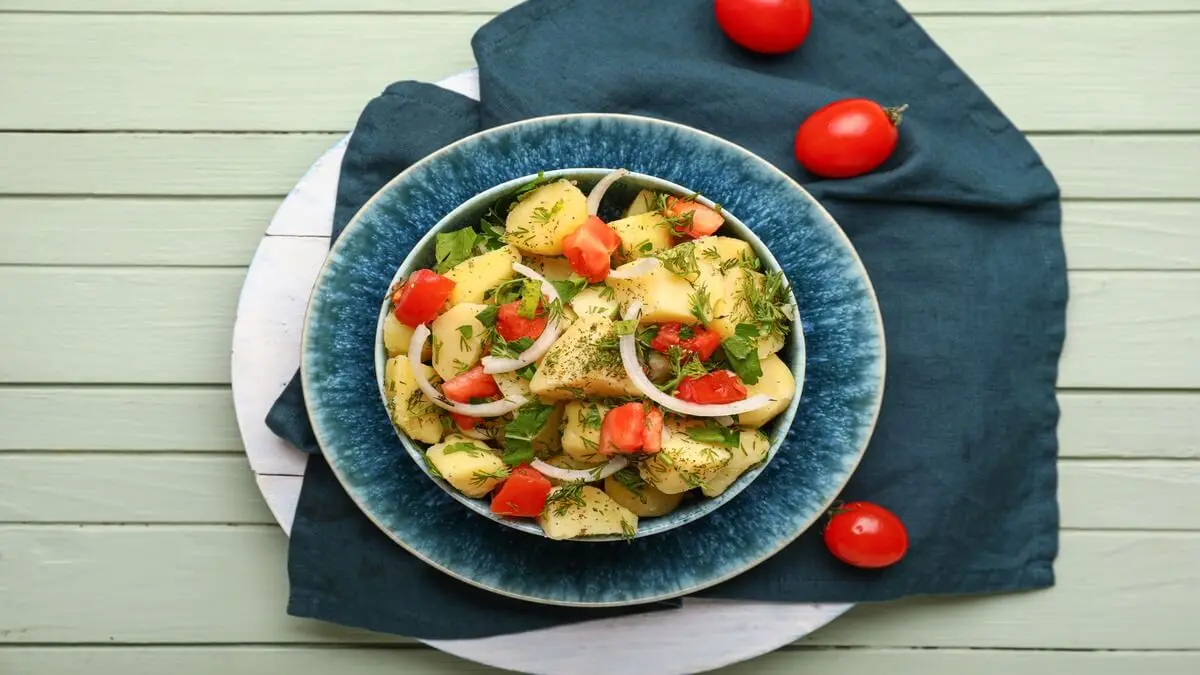Ensaladas frescas y nutritivas con patata.