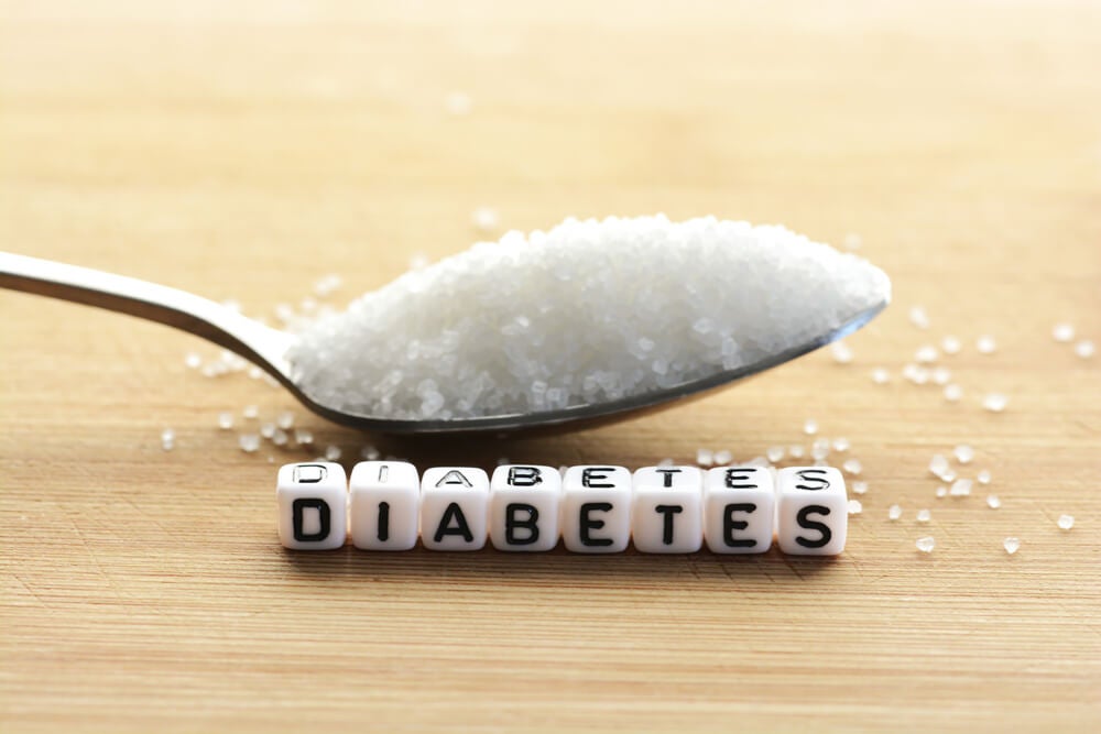Cucharada de azúcar y la palabra "Diabetes"