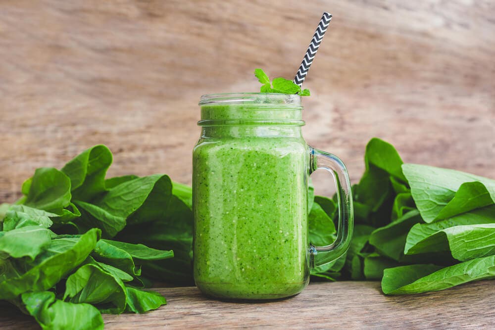 batido verde con albahaca con beneficios en la artritis reumatoide.