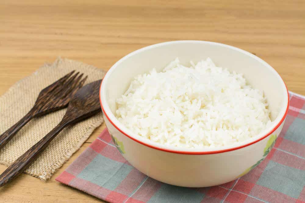 Comer arroz de manera saludable
