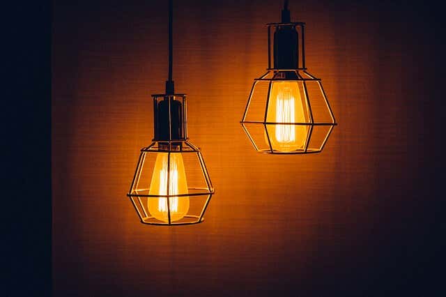 gastar menos en electricidad: comprar bombillas de bajo consumo
