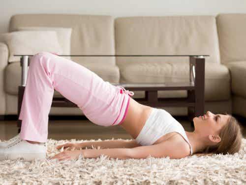 Elevación de pelvis para fortalecer las lumbares