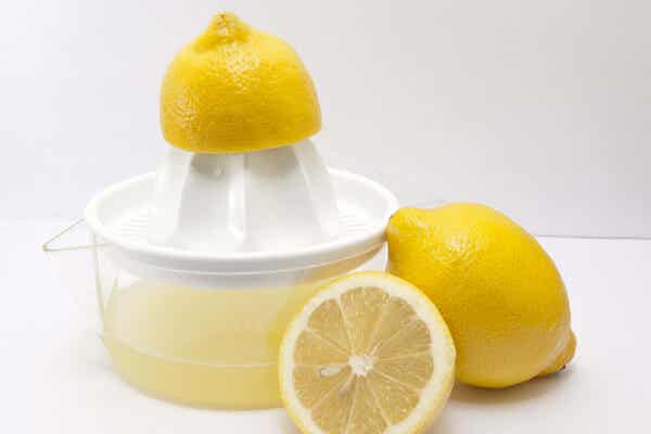 Zumo de limón como sustituto de la sal.