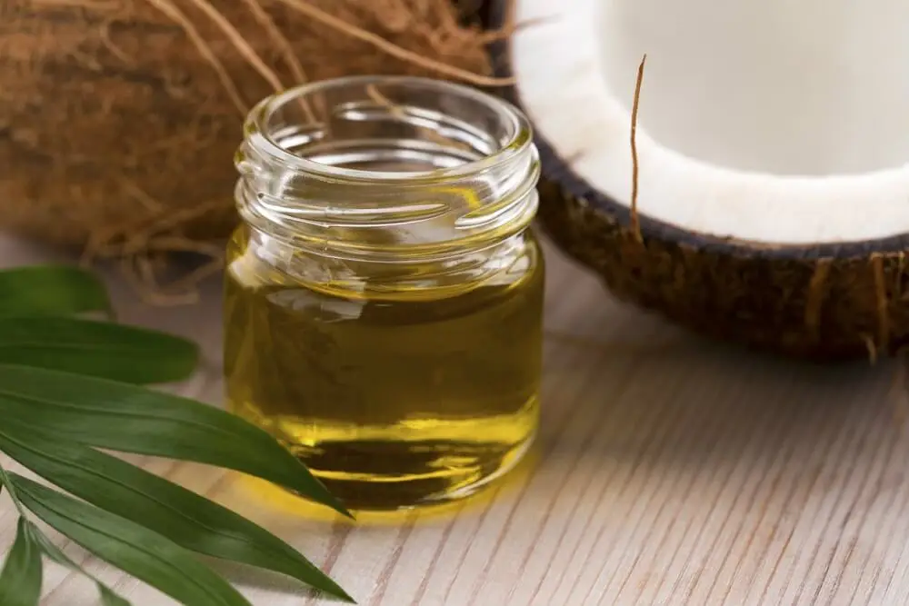 aceite de coco para proteger tus manos del sol