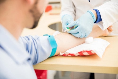 Paciente en extracción de sangre: Pruebas de ETS