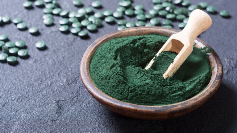 Cómo y cuándo tomar la espirulina para que sea más efectiva