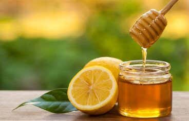 9 beneficios de la miel con limón para la salud, el cabello y la piel