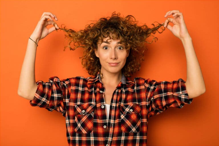 Los 5 mejores productos naturales para controlar el frizz del cabello