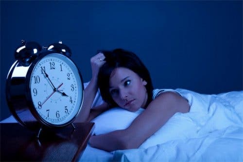 Mujer con insomnio
