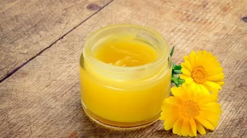 Ungüento de cera de abejas y árnica
