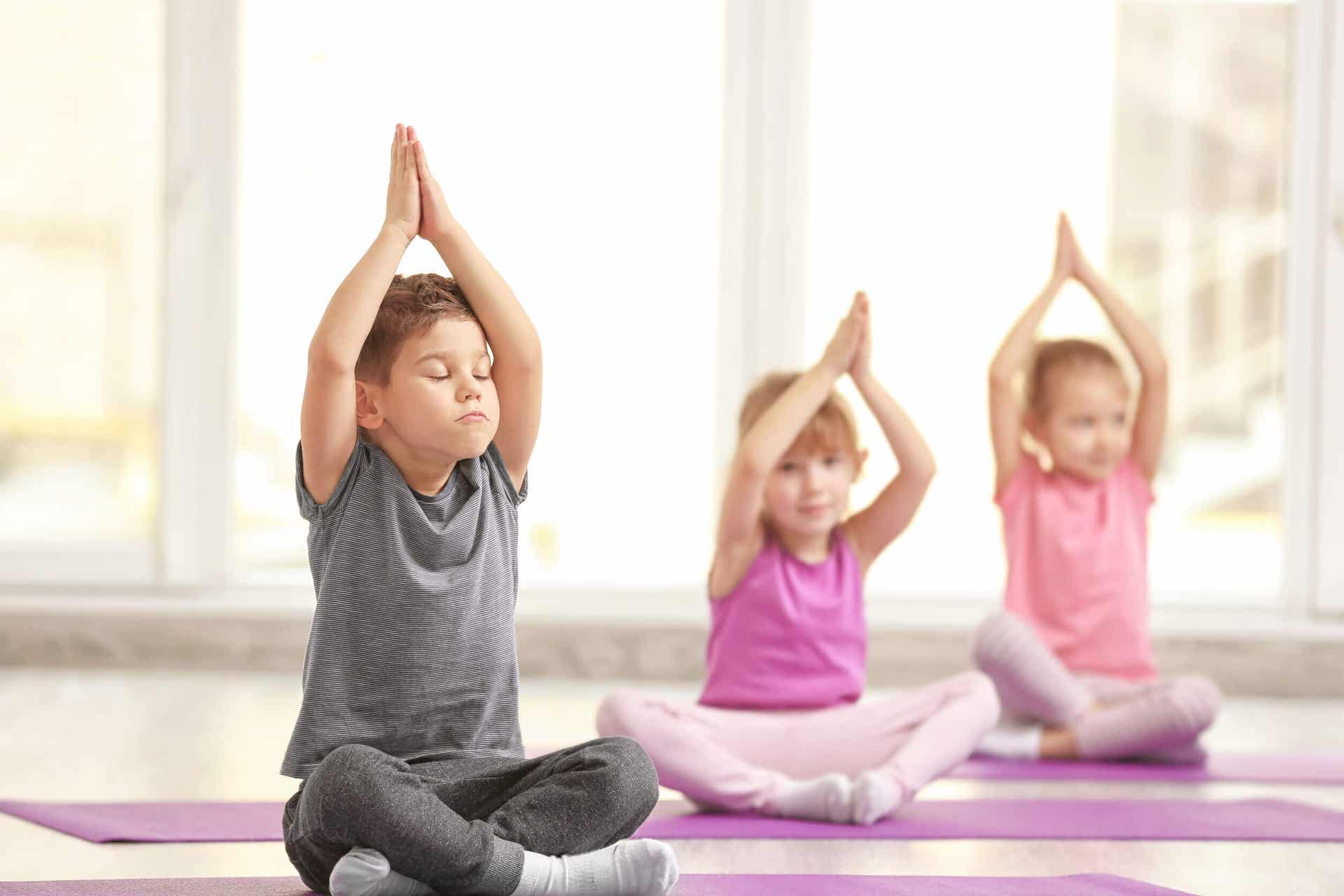 3 fabulosos beneficios del yoga para niños