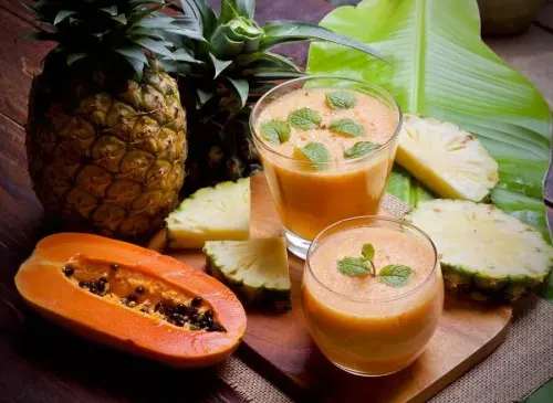 Batido de piña y papaya