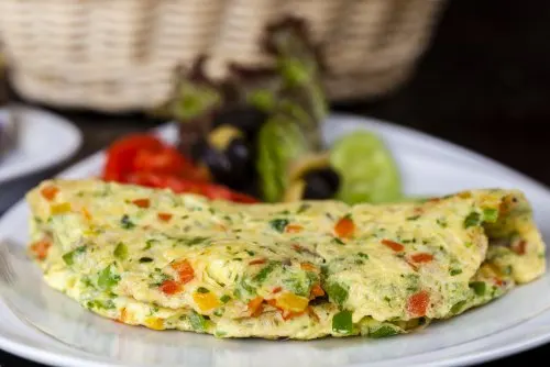 Receta de tortilla francesa rellena de jamón y queso