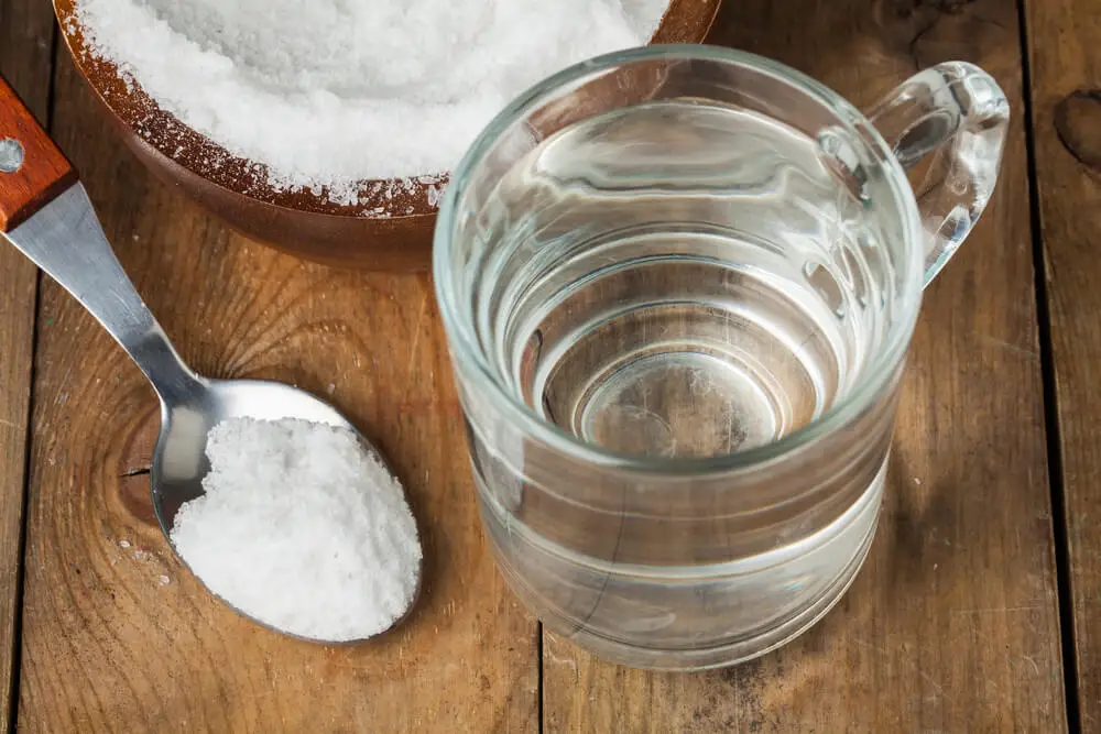 Gárgaras de bicarbonato y agua, una solución perfecta garganta