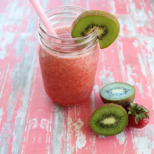 Jugo de fresas y kiwi