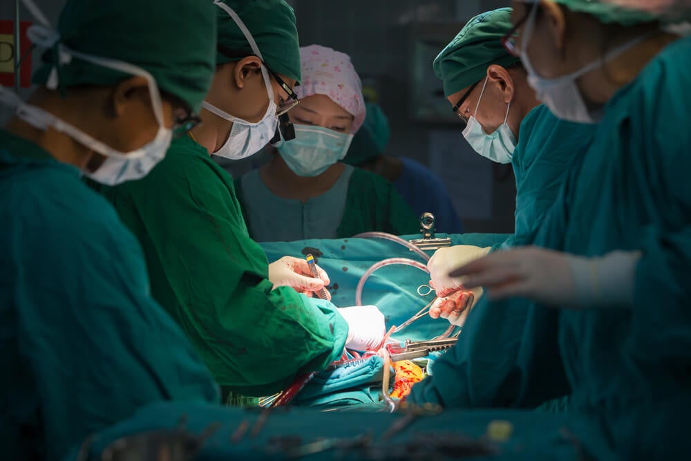 Ärzte während einer bariatrischen Operation