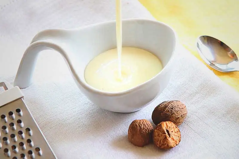 Salsa bechamel con leche de almendras