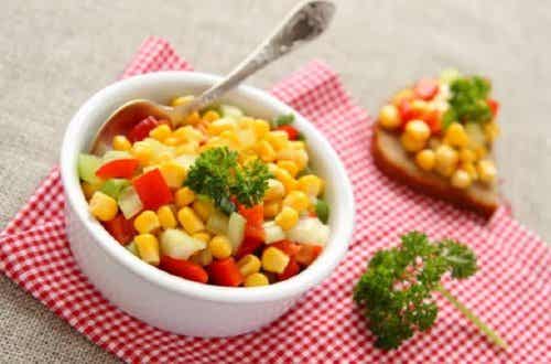 Ensalada de maíz tierno y tomate