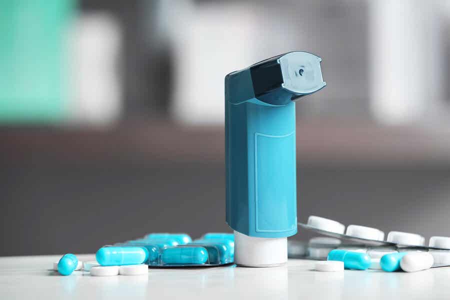 El tratamiento para la EPOC puede incluir medicamentos y uso de inhaladores.