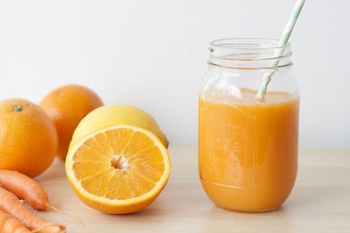 jugo-de-naranja-y-zanahoria-