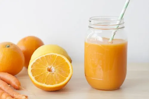 jugo-de-naranja-y-zanahoria-
