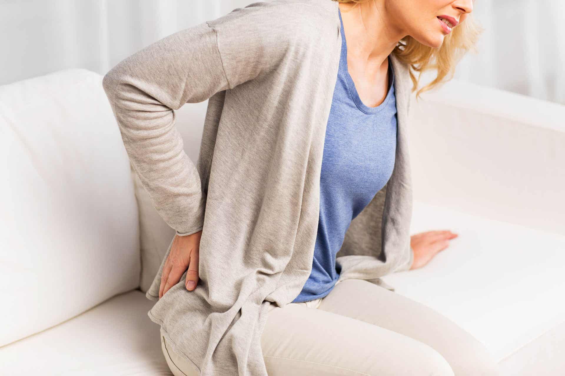 6 formas en que tu rutina diaria empeora tu dolor de espalda