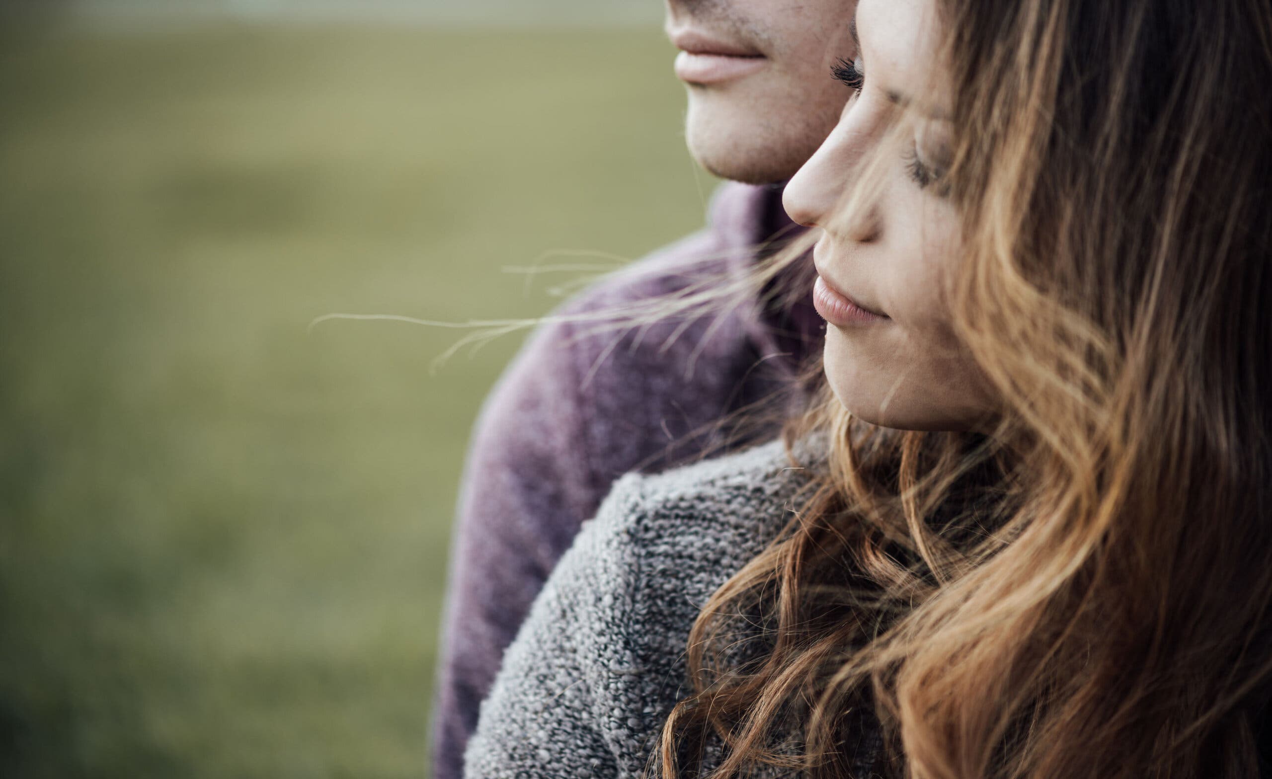 Si bien el amor no se busca de forma activa, sí es necesario estar atentos a las posibilidades.