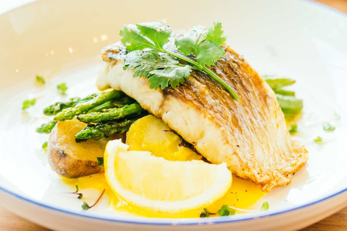 Tilapia horneada con limón y ajo