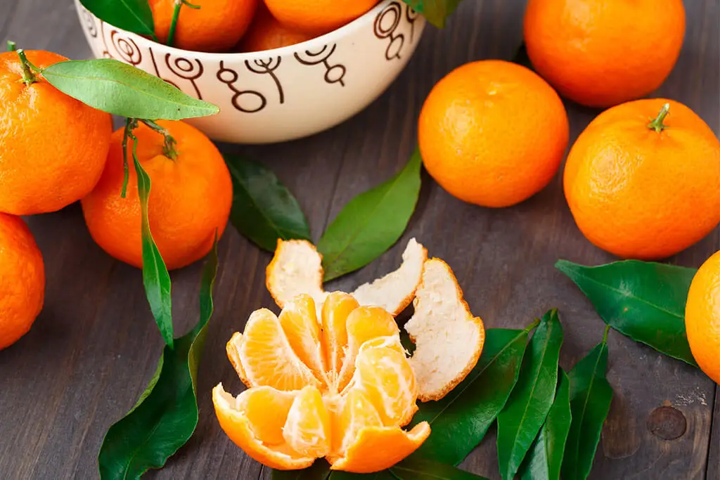 Infusión de cascara de mandarina con valeriana y manzanilla para calmar los nervios.