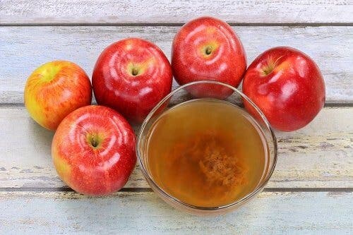 Vinagre de manzana para acelerar la eliminación de las verrugas