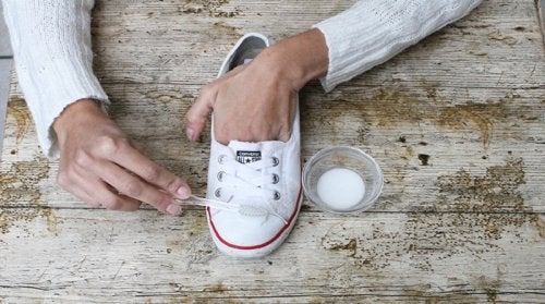 Trucos para limpiar zapatos - Mejor con Salud